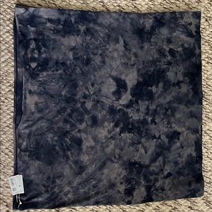 Lululemon customizable snap scarf/ NWT